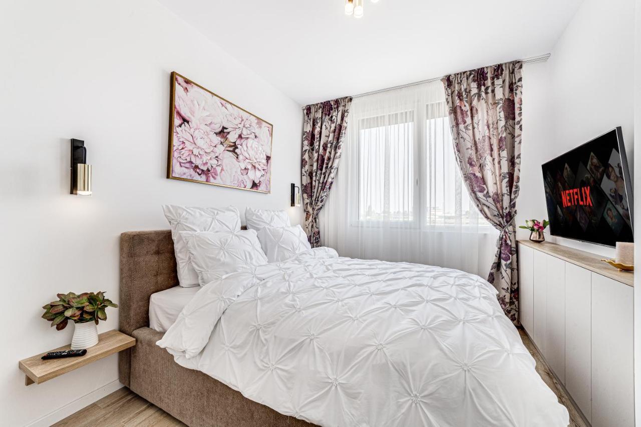 Elegant Apartment Near Afi & Atrium Mall Arad Exterior foto